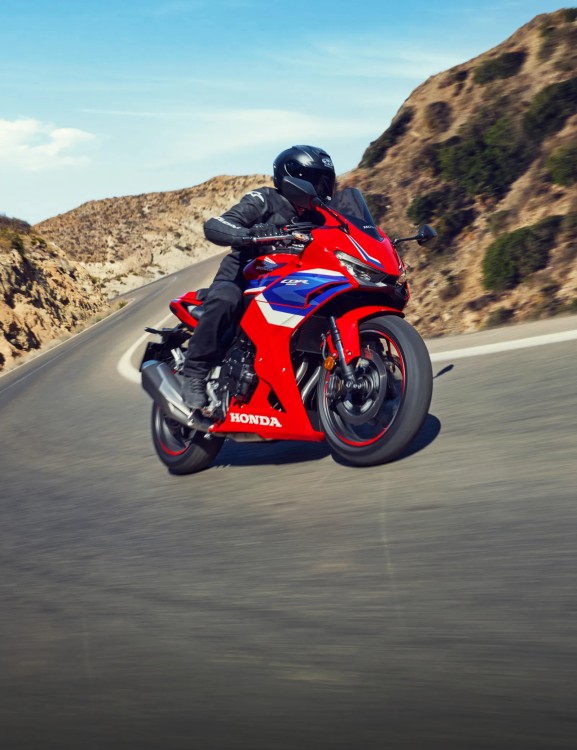 cbr500r-e-clutch-product-page-header-mobile-1600-x-2080