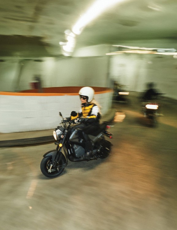 NAVi navi-product-page-hero-mobile-1600x2080-01