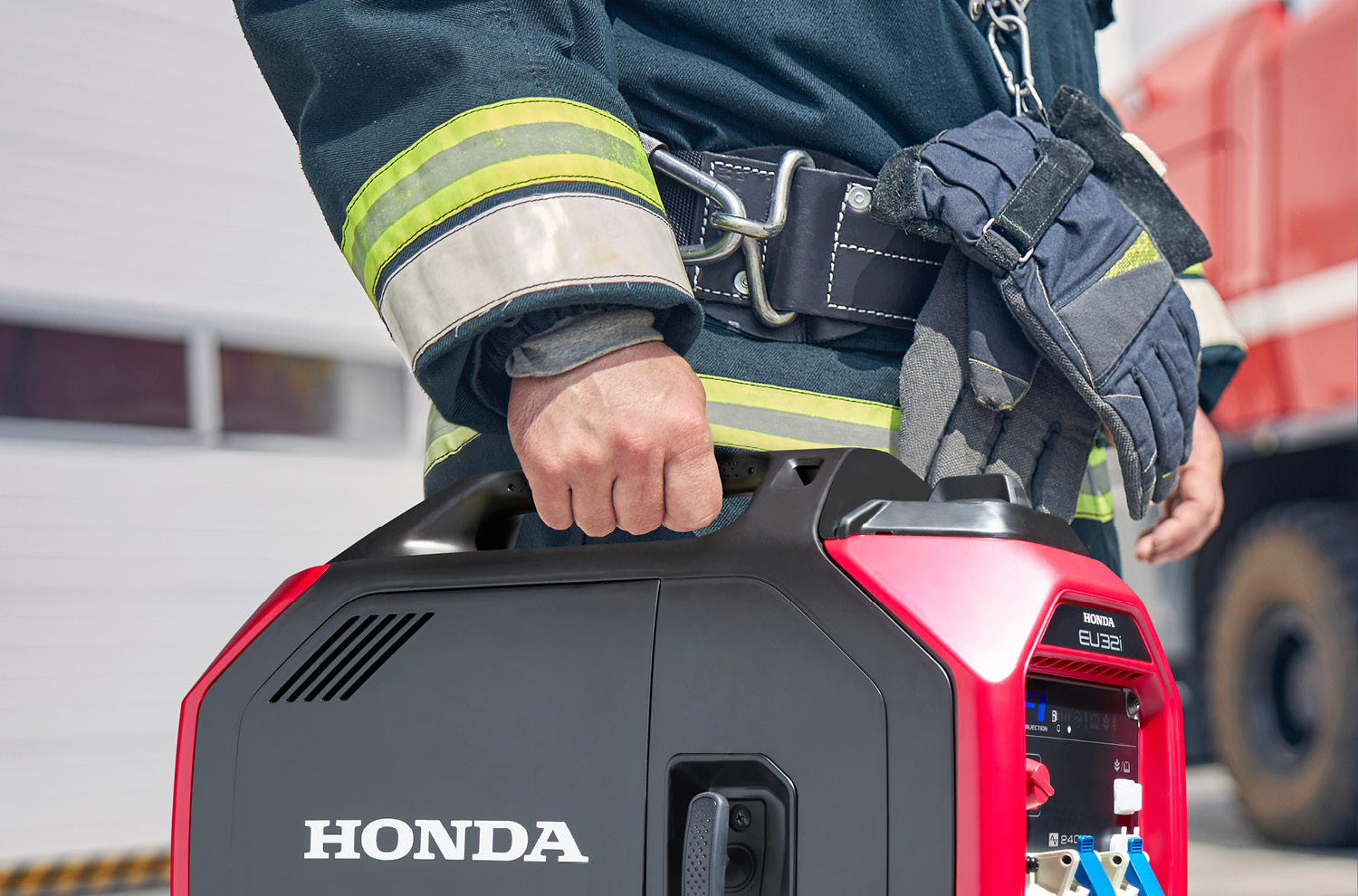 Easy Carry Handle generators_learn_more_gallery_img2_1500x990_1500_x_990