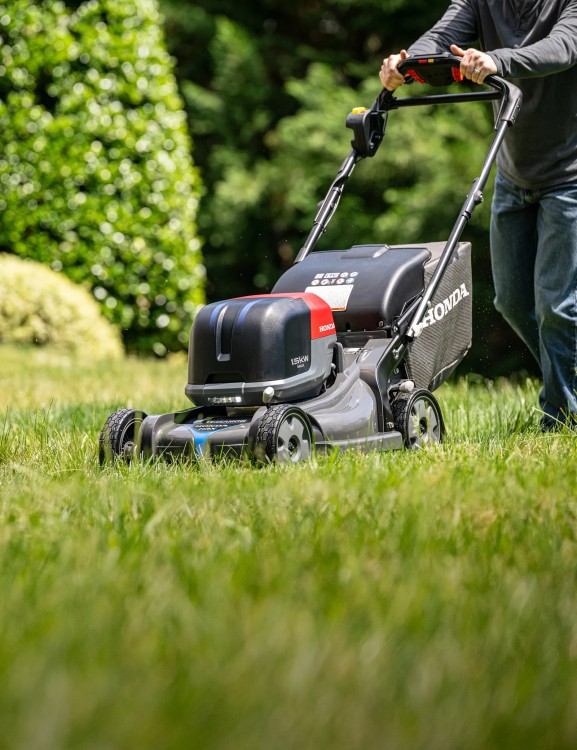 hrx-be-commercial-dc-mower-product-page-mobile-header-1600-x-2080