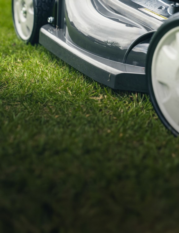 Rust-free, no-dent Xenoy™ mowing deck
